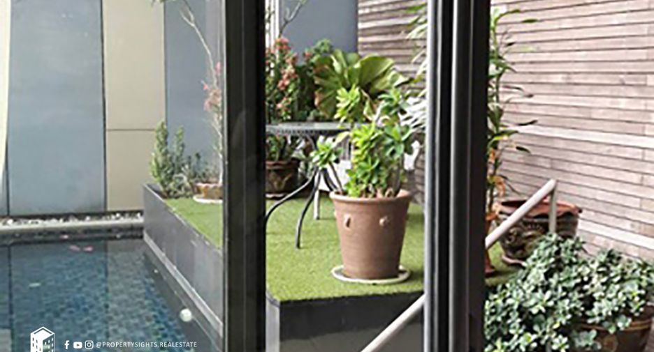 For rent 3 bedrooms condo in Sathon, Bangkok