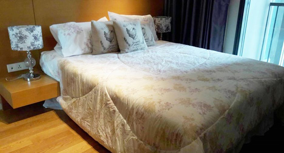 For rent 3 bedrooms condo in Sathon, Bangkok