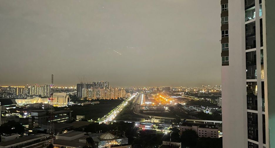 For rent 2 bedrooms condo in Huai Khwang, Bangkok