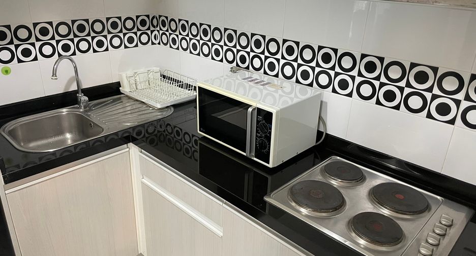 For rent 2 bedrooms condo in Huai Khwang, Bangkok