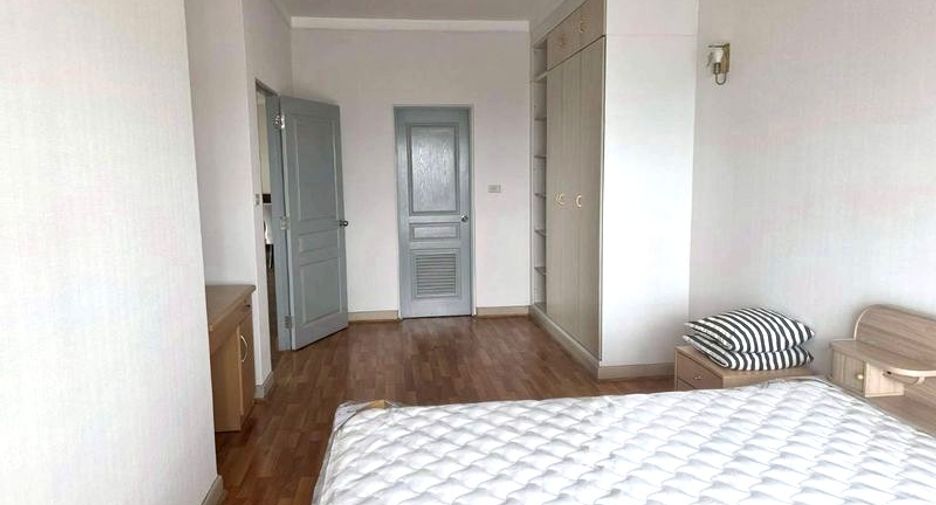Wohnung zur Miete mit 3 Zimmer in Khlong Toei, Bangkok