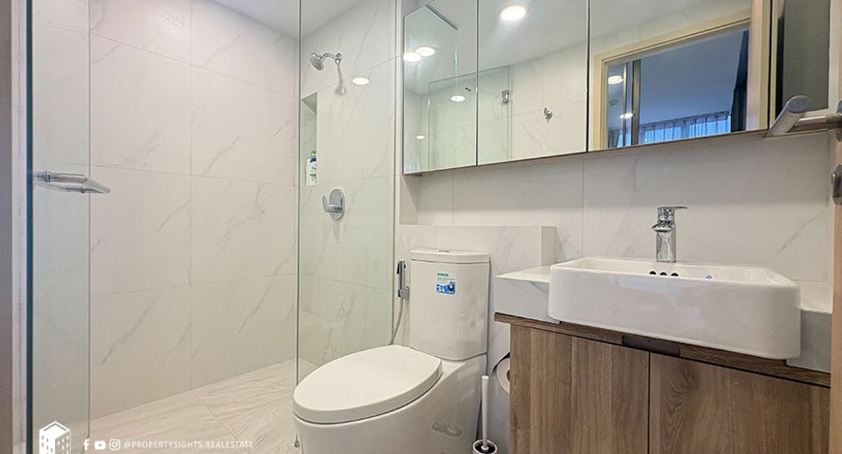 For rent 2 bedrooms condo in Watthana, Bangkok