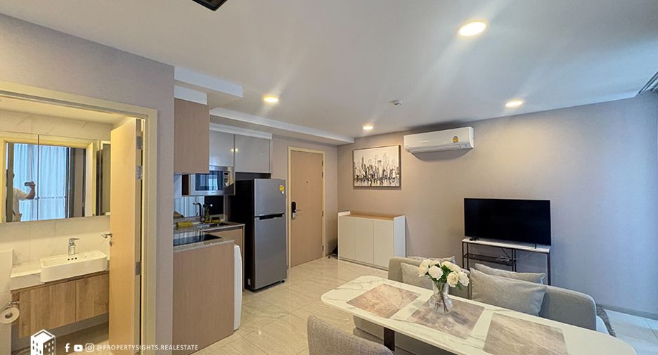 For rent 2 bedrooms condo in Watthana, Bangkok