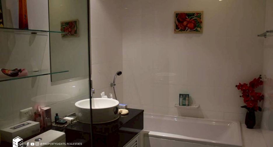 For rent 2 bedrooms condo in Watthana, Bangkok