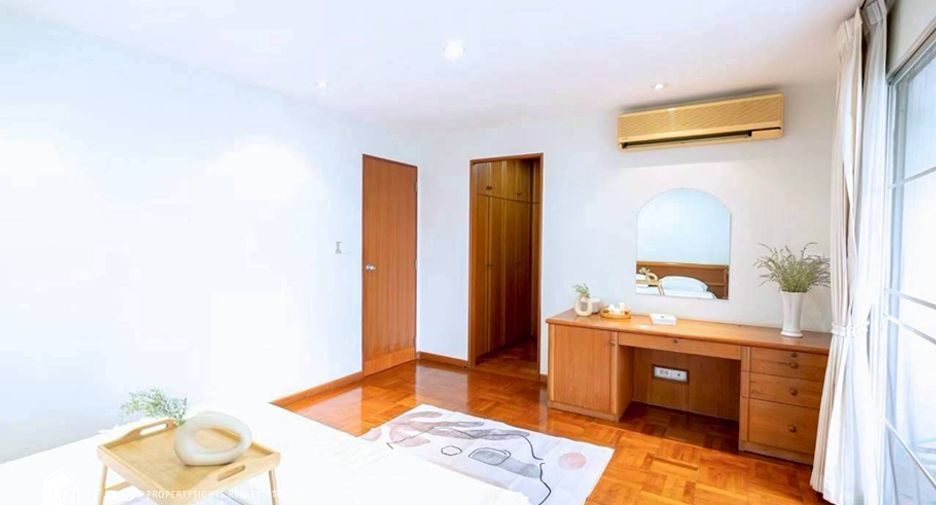 For rent 3 ベッドルーム condo in Khlong Toei, Bangkok