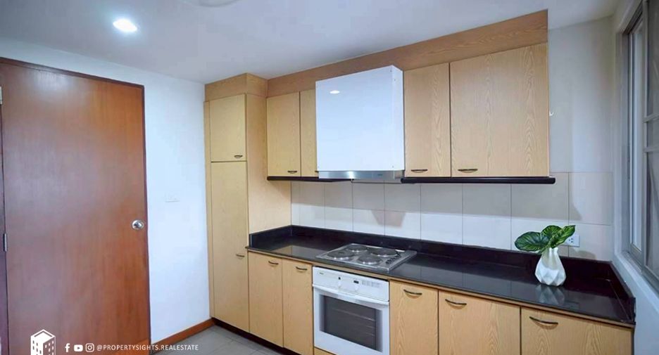 For rent 3 ベッドルーム condo in Khlong Toei, Bangkok