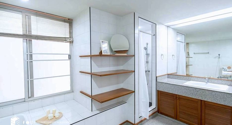 For rent 3 ベッドルーム condo in Khlong Toei, Bangkok
