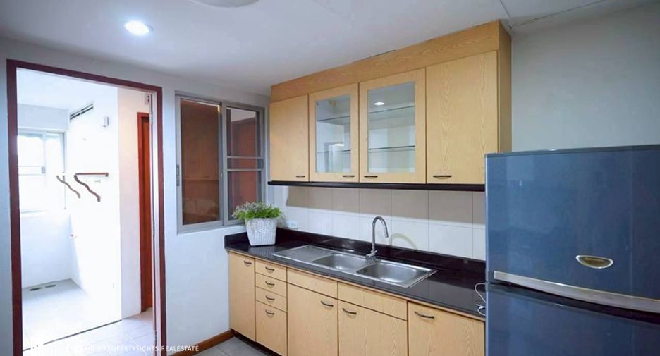 For rent 3 ベッドルーム condo in Khlong Toei, Bangkok