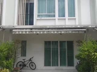 出售 3 卧室 联排别墅 在 Khlong Sam Wa, 曼谷