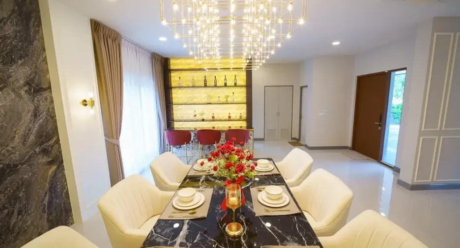 Casa en alquiler de 4 habitaciones en Bang Phli, Samut Prakan