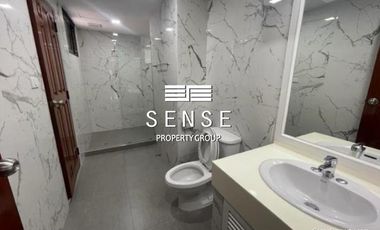 Condo en alquiler de 3 habitaciones en Khlong Toei, Bangkok