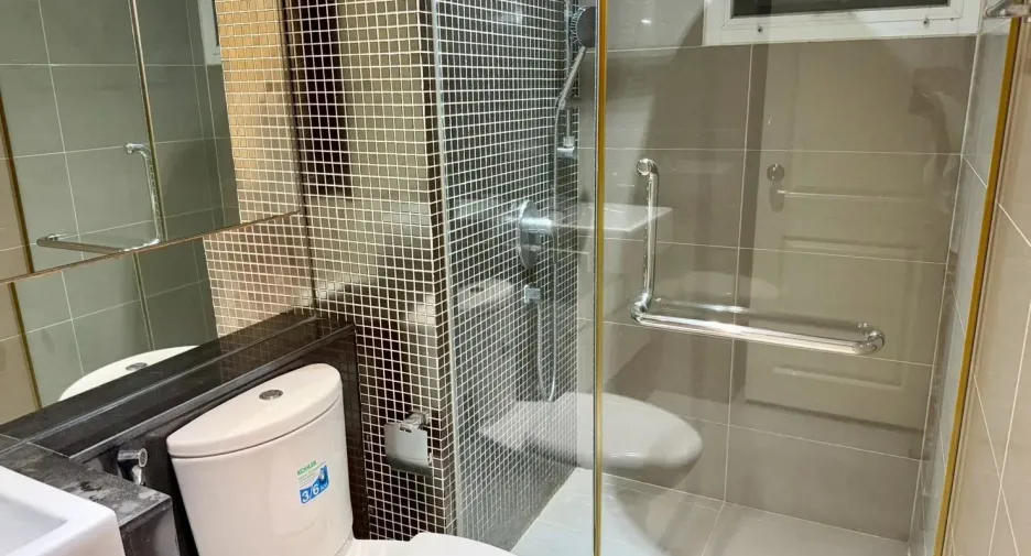 À vendre 3 chambres condo à Huai Khwang, Bangkok