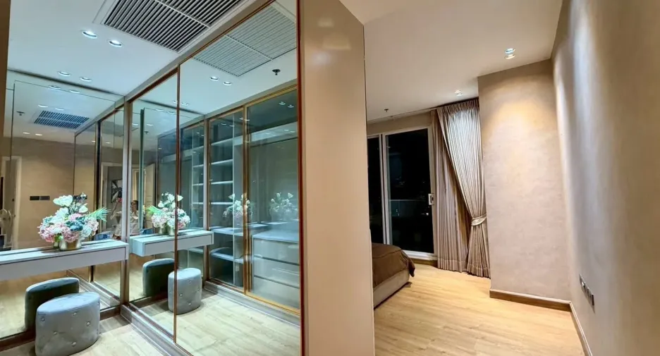 À vendre 3 chambres condo à Huai Khwang, Bangkok