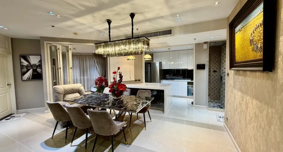 À vendre 3 chambres condo à Huai Khwang, Bangkok
