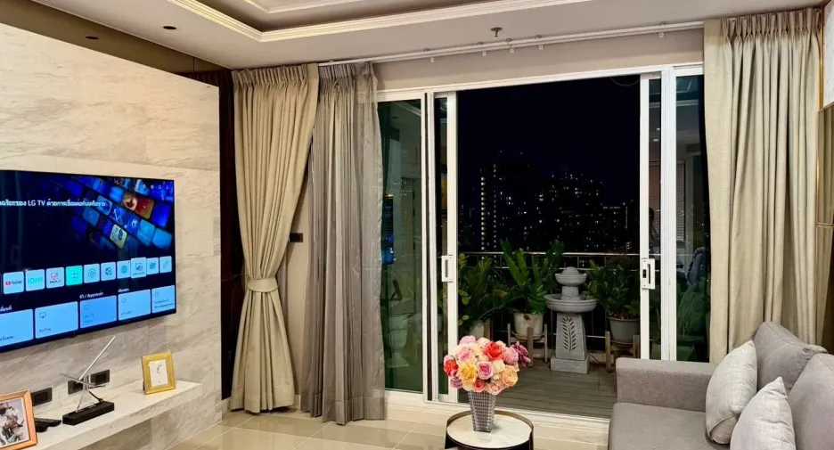 À vendre 3 chambres condo à Huai Khwang, Bangkok