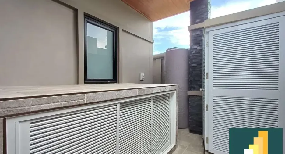 For rent and for sale 4 bedrooms house in Bang Lamung, Chonburi