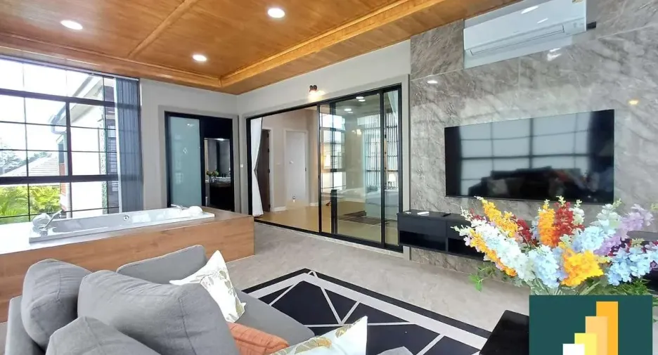 For rent and for sale 4 bedrooms house in Bang Lamung, Chonburi