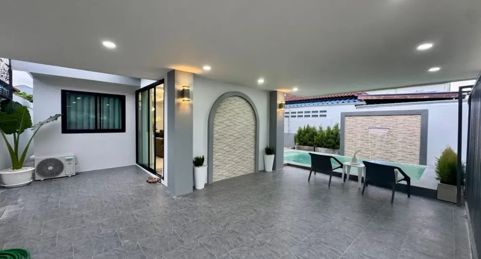 For rent and for sale 4 bedrooms house in Bang Lamung, Chonburi