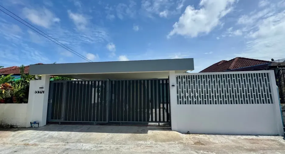 For rent and for sale 4 bedrooms house in Bang Lamung, Chonburi