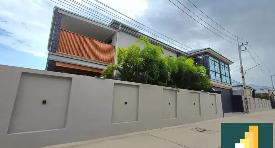 For rent and for sale 4 bedrooms house in Bang Lamung, Chonburi