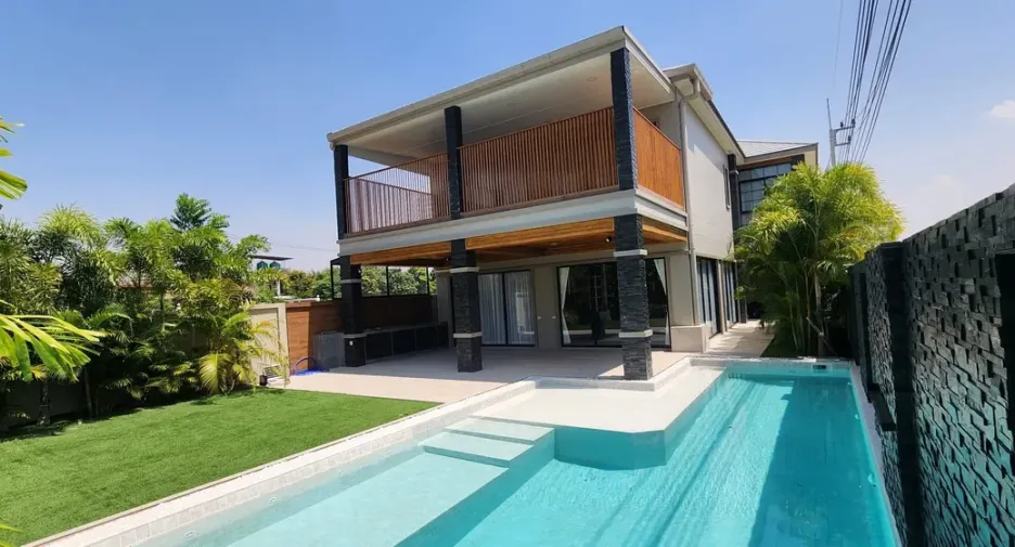For rent and for sale 4 bedrooms house in Bang Lamung, Chonburi