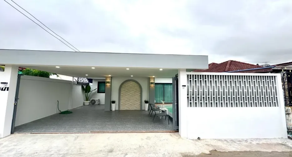 For rent and for sale 4 bedrooms house in Bang Lamung, Chonburi