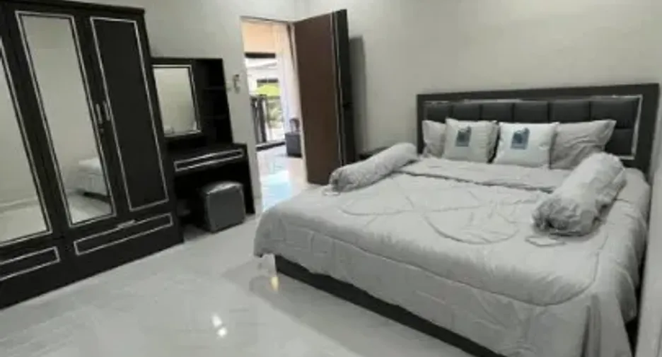 For rent and for sale 4 bedrooms house in Bang Lamung, Chonburi