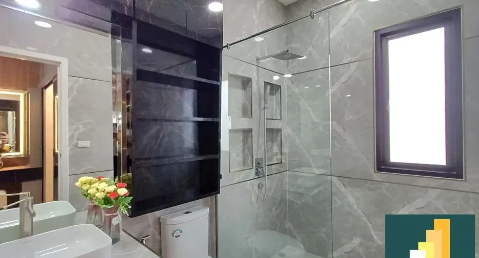 For rent and for sale 4 bedrooms house in Bang Lamung, Chonburi