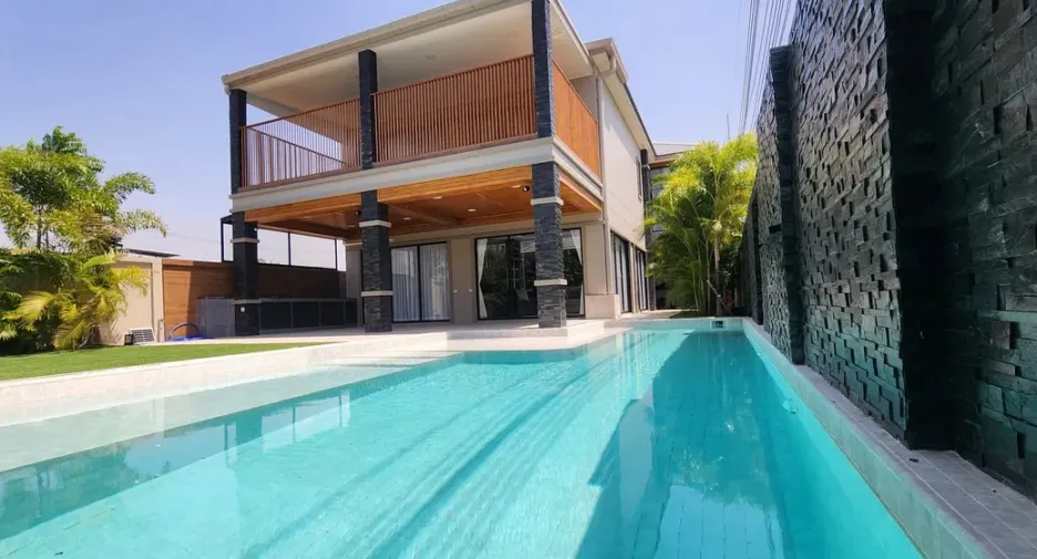 For rent and for sale 4 bedrooms house in Bang Lamung, Chonburi