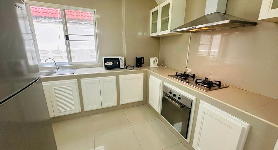 Casa en alquiler de 5 habitaciones en Watthana, Bangkok
