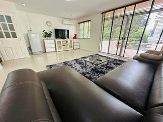 For rent 5 bedrooms house in Watthana, Bangkok