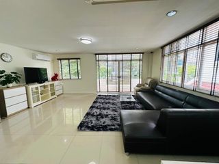 For rent 5 bedrooms house in Watthana, Bangkok