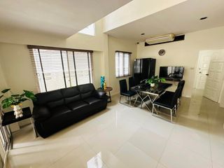 For rent 5 bedrooms house in Watthana, Bangkok