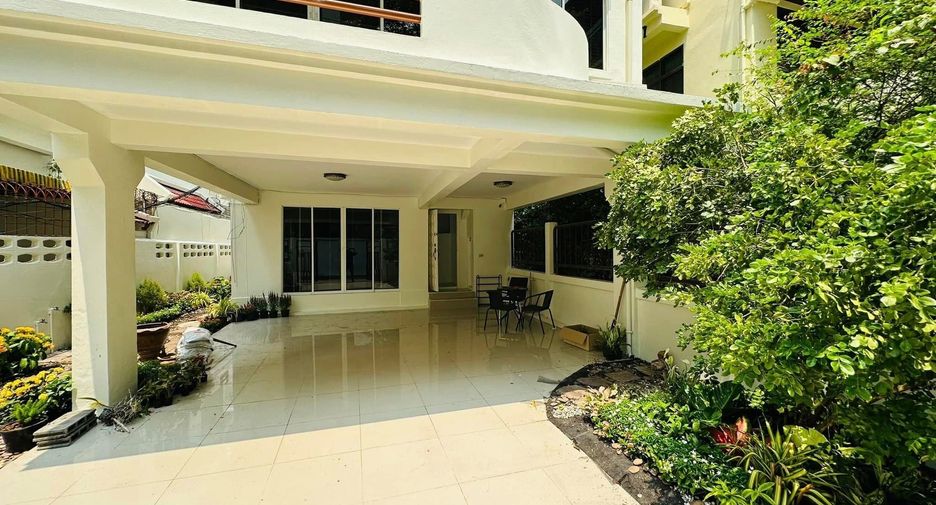 Casa en alquiler de 5 habitaciones en Watthana, Bangkok