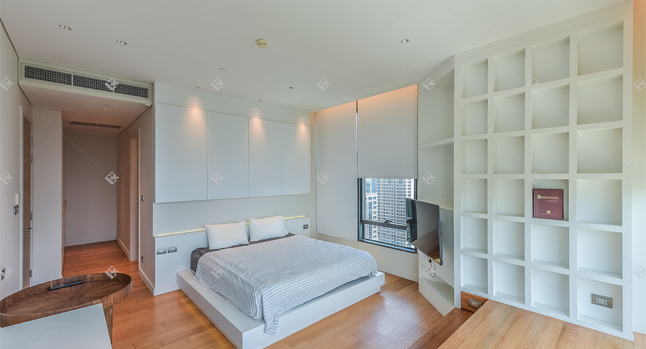 For rent 2 bedrooms condo in Pathum Wan, Bangkok