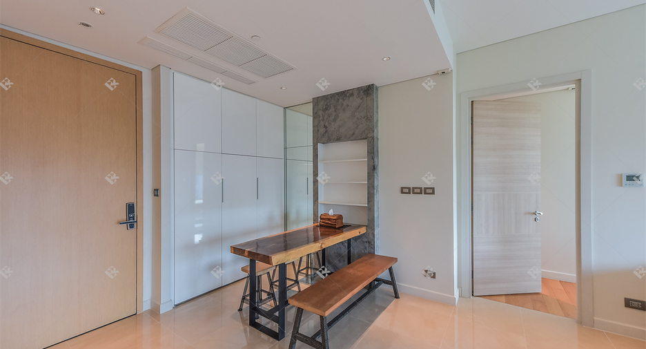 For rent 2 bedrooms condo in Pathum Wan, Bangkok