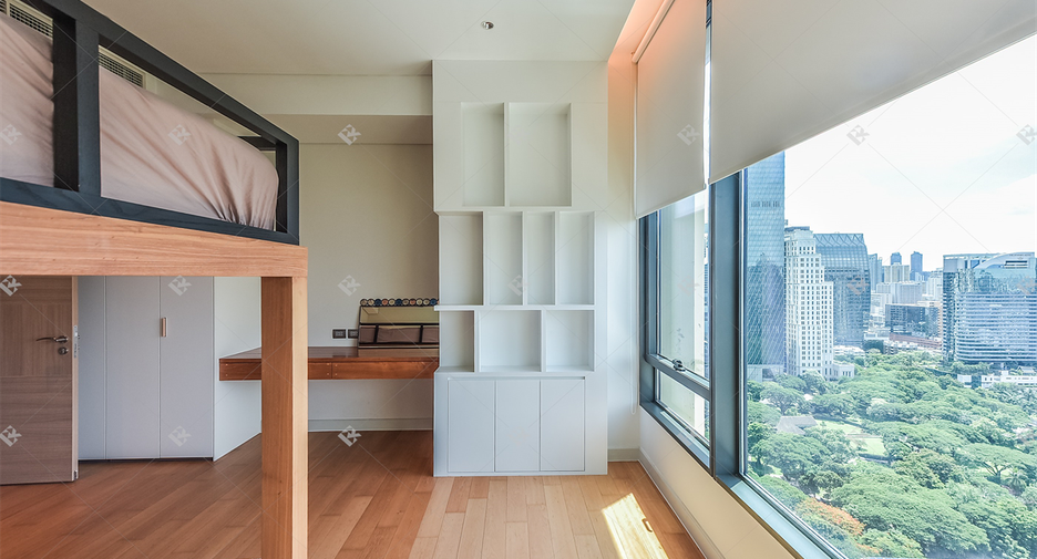 For rent 2 bedrooms condo in Pathum Wan, Bangkok