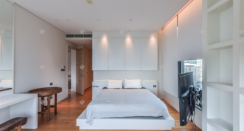 For rent 2 bedrooms condo in Pathum Wan, Bangkok