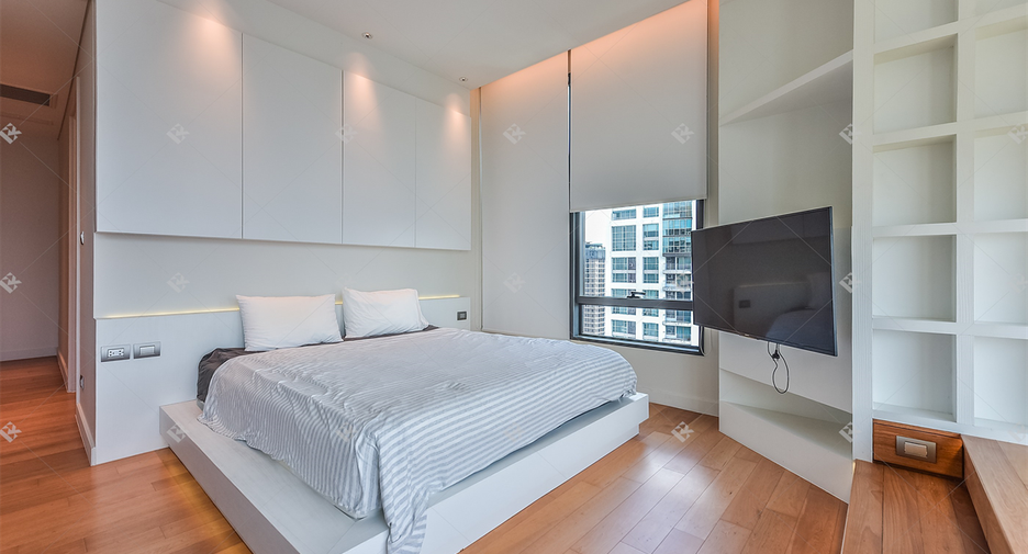 For rent 2 bedrooms condo in Pathum Wan, Bangkok