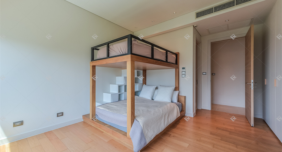 For rent 2 bedrooms condo in Pathum Wan, Bangkok