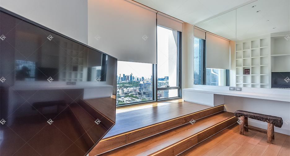 For rent 2 bedrooms condo in Pathum Wan, Bangkok