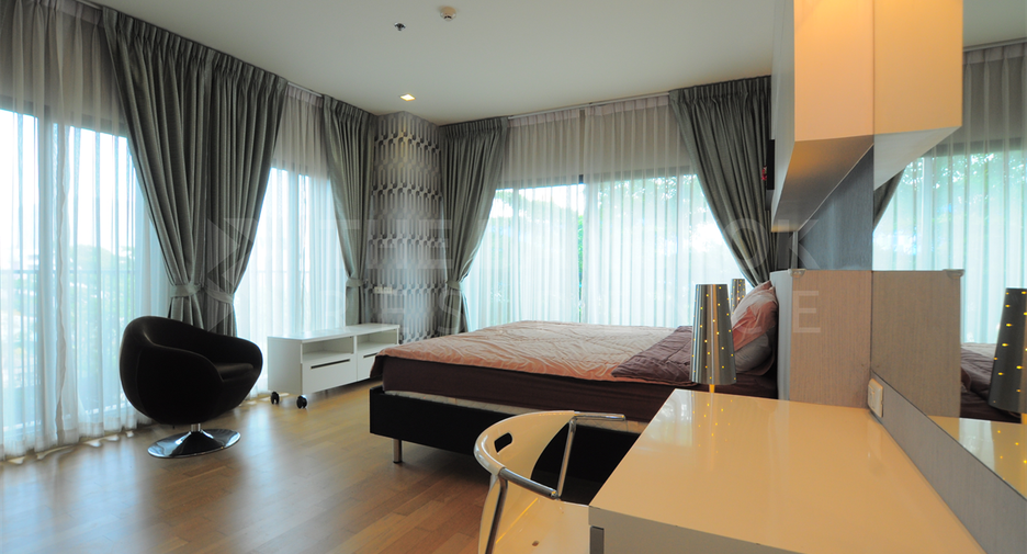 For rent 2 bedrooms condo in Khlong Toei, Bangkok