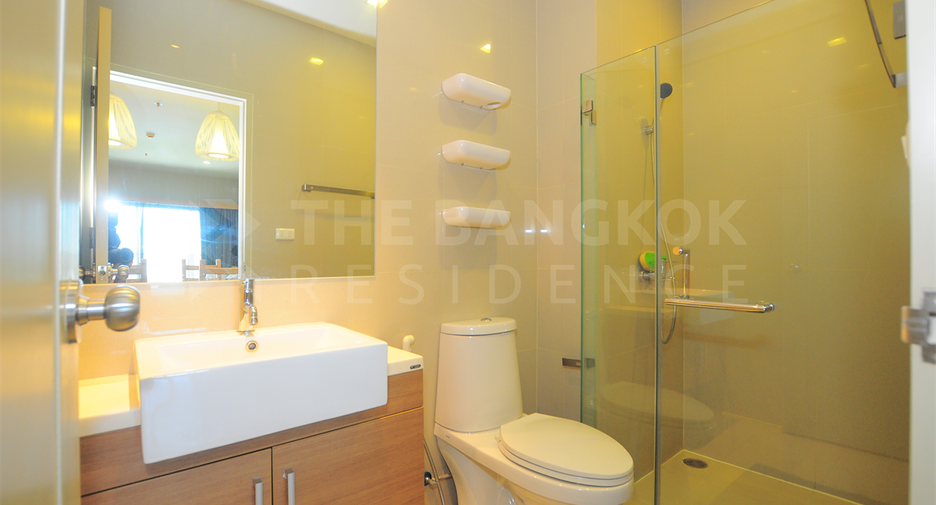 For rent 2 bedrooms condo in Khlong Toei, Bangkok