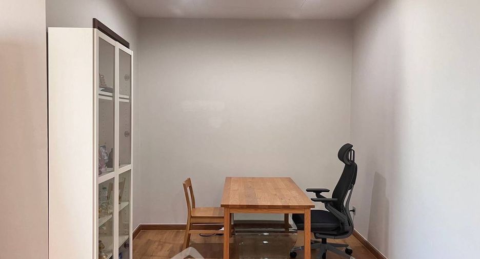 For sale 3 bedrooms condo in Watthana, Bangkok