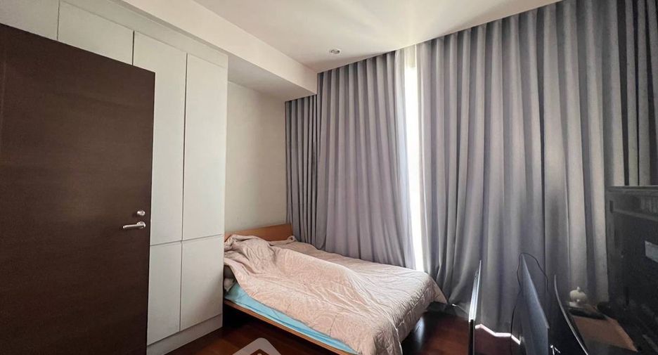 For sale 3 bedrooms condo in Watthana, Bangkok