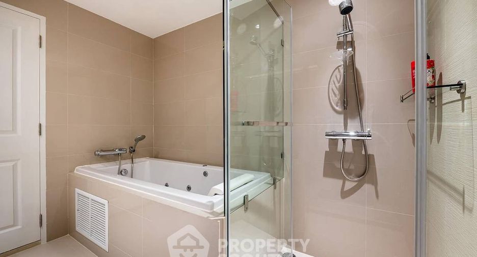 For sale 5 bedrooms condo in Huai Khwang, Bangkok