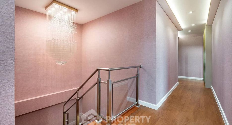 For sale 5 bedrooms condo in Huai Khwang, Bangkok