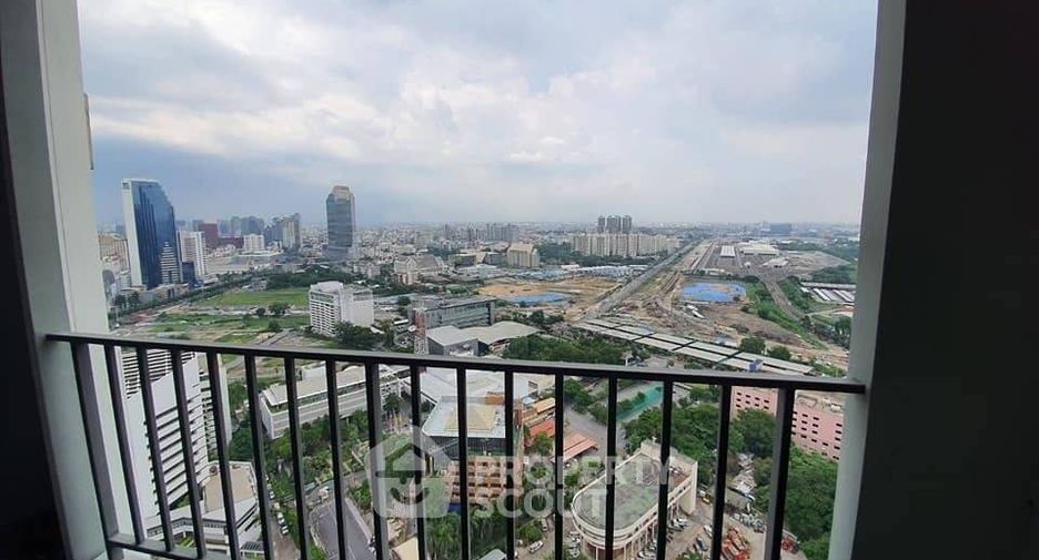 For sale 2 bedrooms condo in Huai Khwang, Bangkok