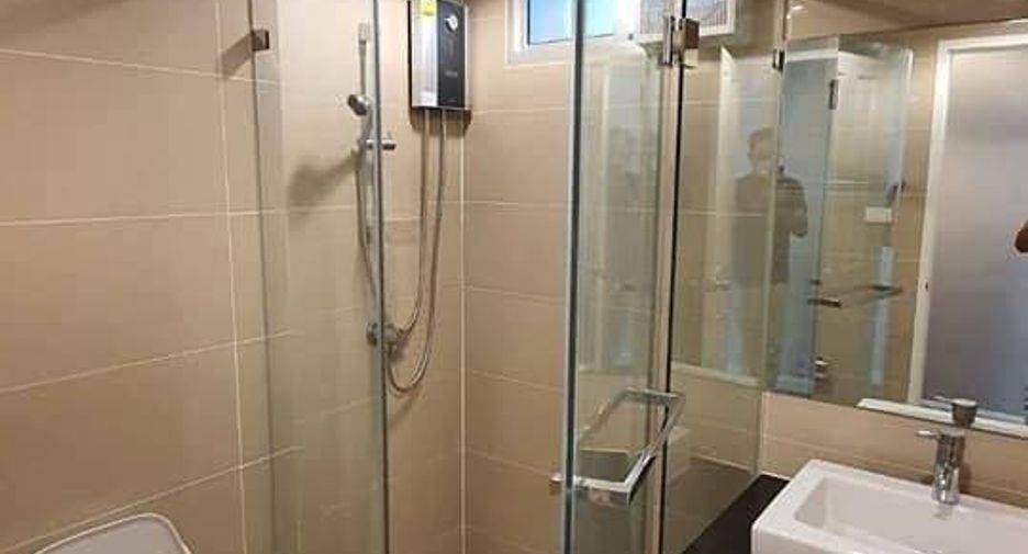 For sale 2 bedrooms condo in Huai Khwang, Bangkok