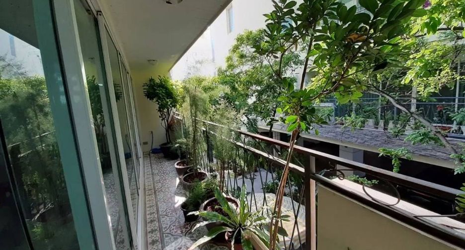 For rent 2 bedrooms apartment in Watthana, Bangkok